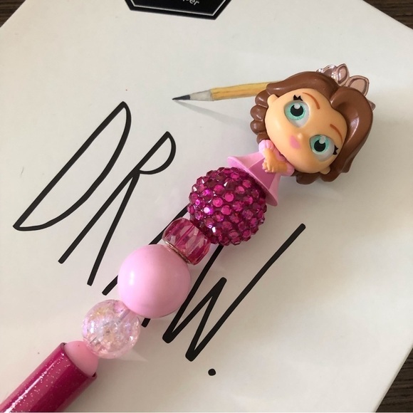 Disney Doorables: Tangled: Repunzel with short hair Happy handmade beaded pen - Picture 1 of 3